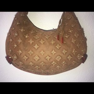 LV Onatah GM Suede Fleur Shoulder Bag (F4K3)